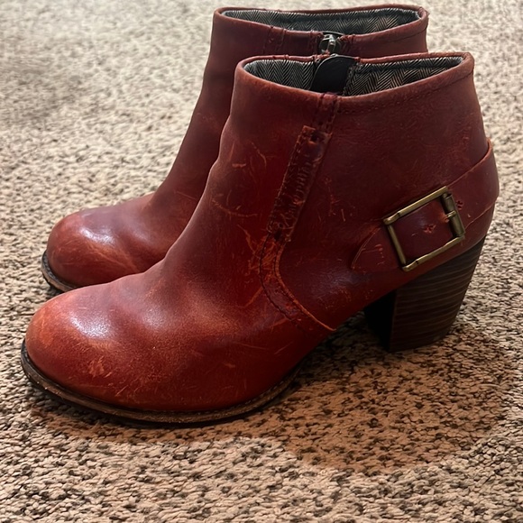 Caterpillar CAT Rustic Buckle Zip Up Bootie - Size 8, Red - Picture 1 of 6